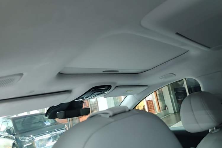 Used VOYAH Dream 2025 PHEV Four-Wheel-Drive Flagship Version – Qiankun Edition Headliner