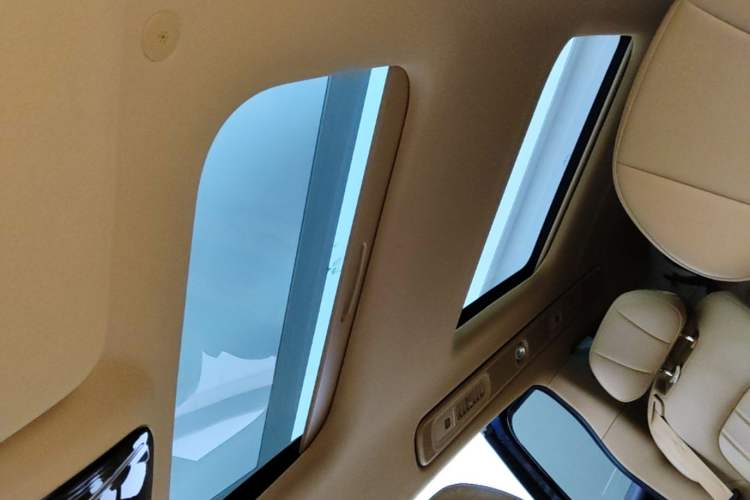 Used VOYAH Dream 2025 PHEV Four-Wheel Drive Excellence Kunpeng Edition Headliner