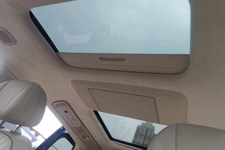 Used VOYAH Dream 2025 EV Four-Wheel Drive Flagship Kunpeng Edition Headliner