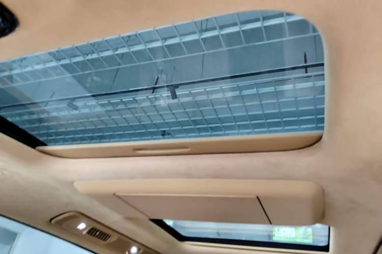 Used VOYAH Dream 2025 PHEV Four-Wheel-Drive Flagship Kunpeng Edition Headliner