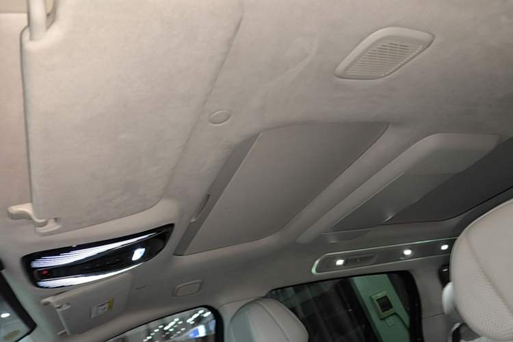 Used VOYAH Dream 2025 PHEV Four-Wheel-Drive Flagship Kunpeng Edition Headliner