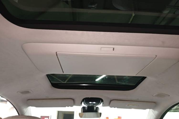 Used VOYAH Dream 2025 PHEV Four-Wheel-Drive Flagship Kunpeng Edition Headliner