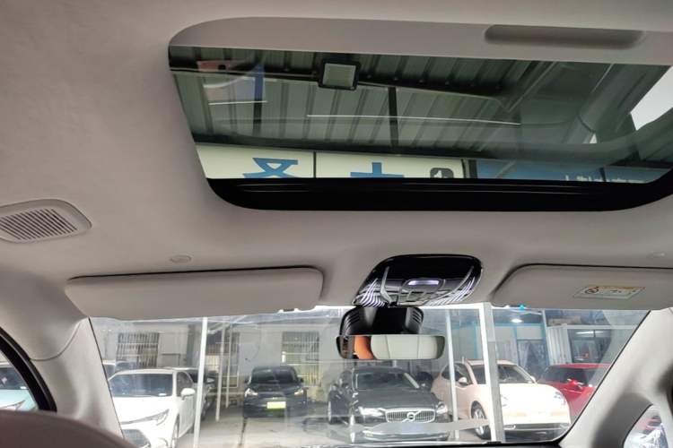 Used VOYAH Dream 2025 PHEV Four-Wheel-Drive Flagship Kunpeng Edition Headliner