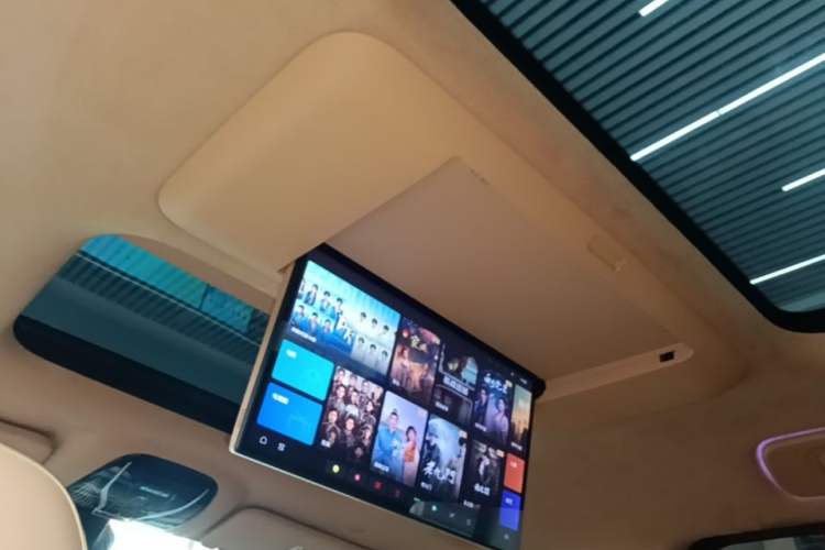 Used VOYAH Dream 2025 PHEV Four-Wheel-Drive Flagship Kunpeng Edition Headliner