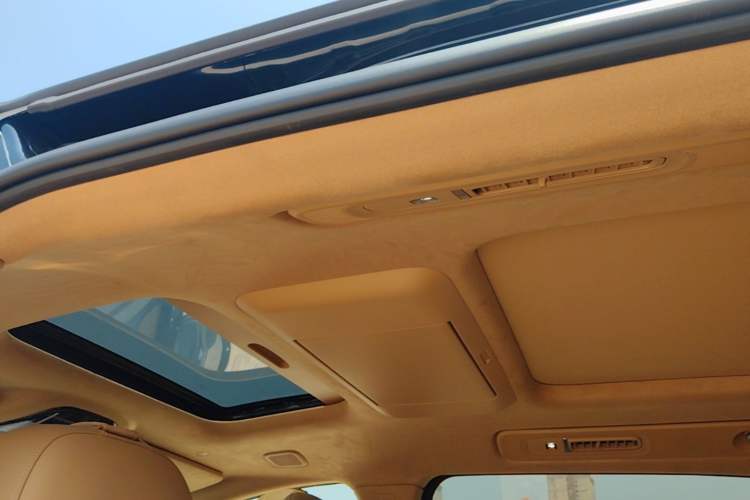 Used VOYAH Dream 2025 PHEV Four-Wheel-Drive Flagship Kunpeng Edition Headliner
