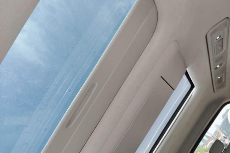 Used VOYAH Dream 2025 PHEV Four-Wheel-Drive Flagship Kunpeng Edition Headliner