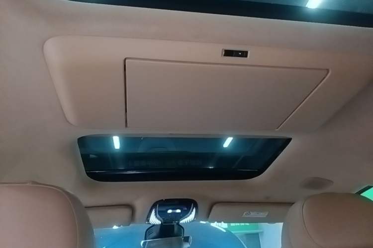 Used VOYAH Dream 2025 PHEV Four-Wheel-Drive Flagship Kunpeng Edition Headliner
