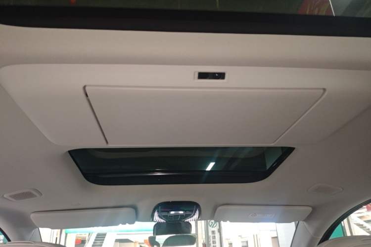 Used VOYAH Dream 2025 PHEV Four-Wheel Drive Prestige Kunpeng Edition Headliner