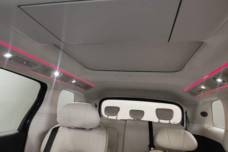 Used VOYAH Dream 2025 PHEV Four-Wheel-Drive Flagship Kunpeng Edition Headliner
