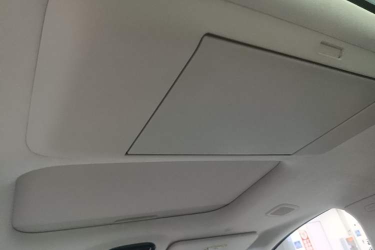 Used VOYAH Dream 2025 PHEV Four-Wheel-Drive Flagship Kunpeng Edition Headliner