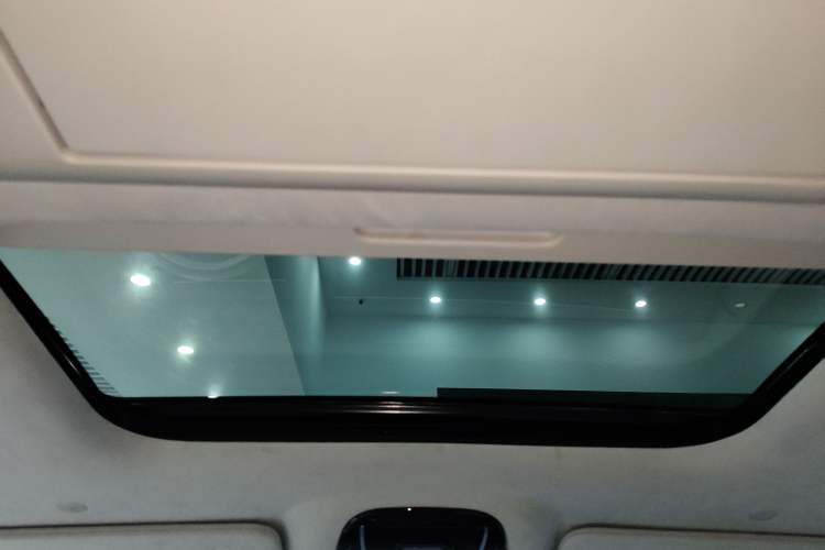 Used VOYAH Dream 2025 PHEV Four-Wheel-Drive Flagship Kunpeng Edition Headliner