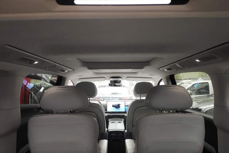Used VOYAH Dream 2025 PHEV Four-Wheel-Drive Flagship Kunpeng Edition Headliner