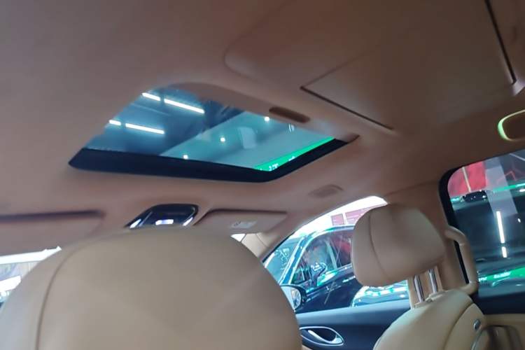 Used VOYAH Dream 2025 PHEV Four-Wheel-Drive Flagship Kunpeng Edition Headliner