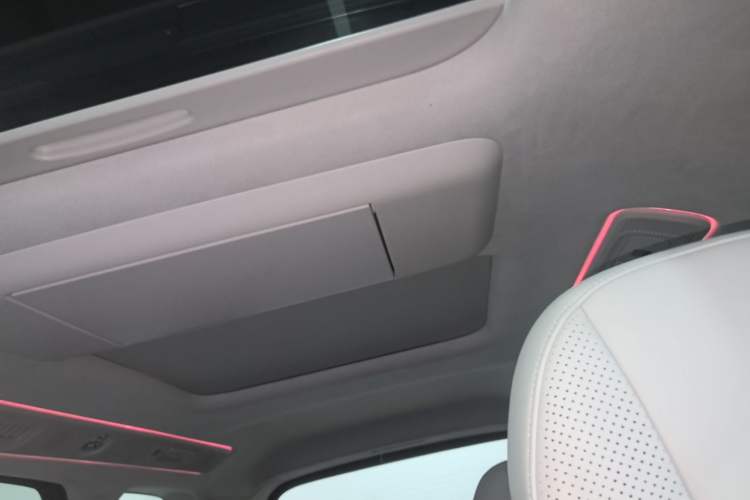 Used VOYAH Dream 2025 PHEV Four-Wheel-Drive Flagship Kunpeng Edition Headliner