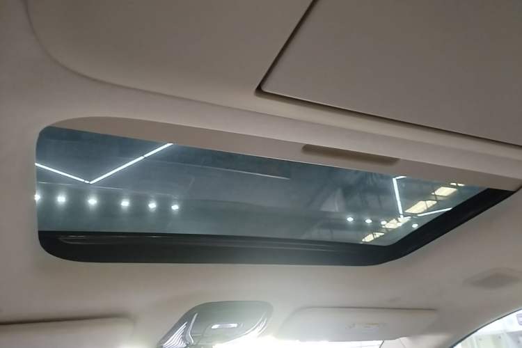 Used VOYAH Dream 2025 PHEV Four-Wheel-Drive Flagship Kunpeng Edition Headliner