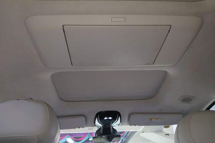 Used VOYAH Dream 2025 PHEV Four-Wheel-Drive Flagship Kunpeng Edition Headliner