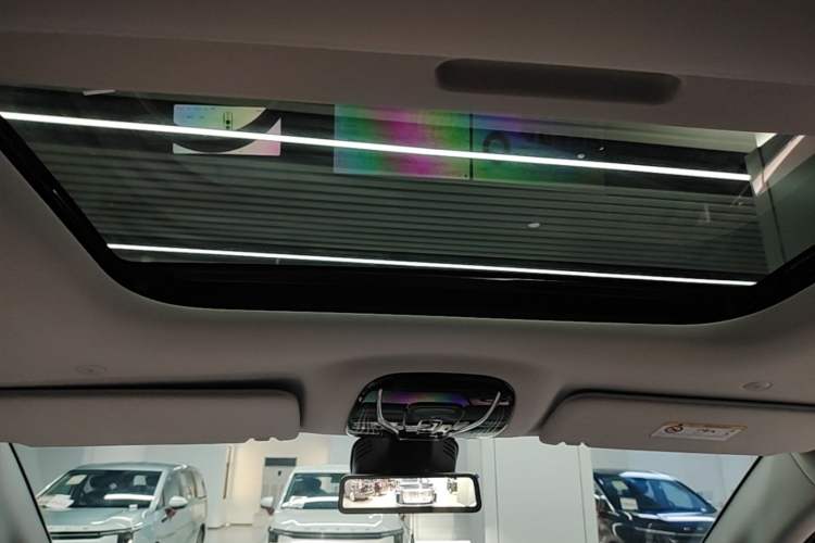 Used VOYAH Dream 2025 PHEV Four-Wheel Drive Excellence Kunpeng Edition Headliner