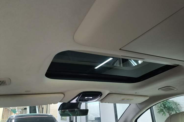Used VOYAH Dream 2025 PHEV Four-Wheel-Drive Flagship Kunpeng Edition Headliner
