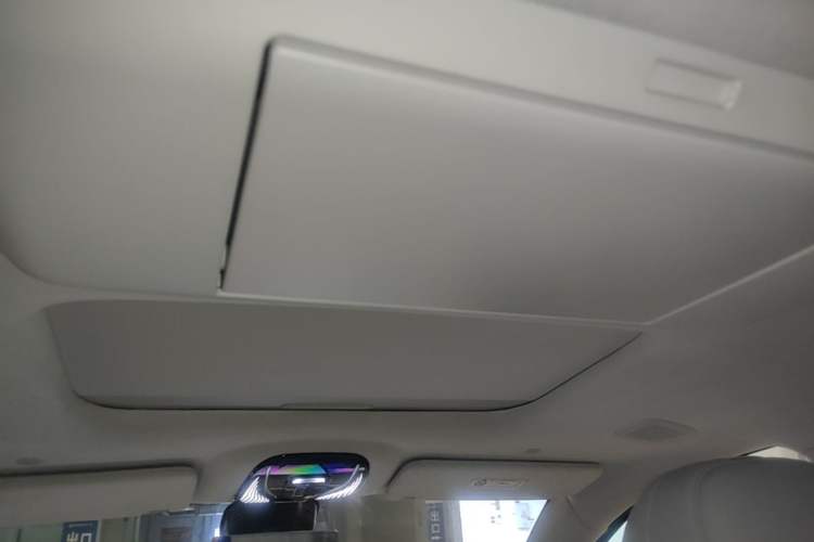 Used VOYAH Dream 2025 PHEV Four-Wheel-Drive Flagship Kunpeng Edition Headliner