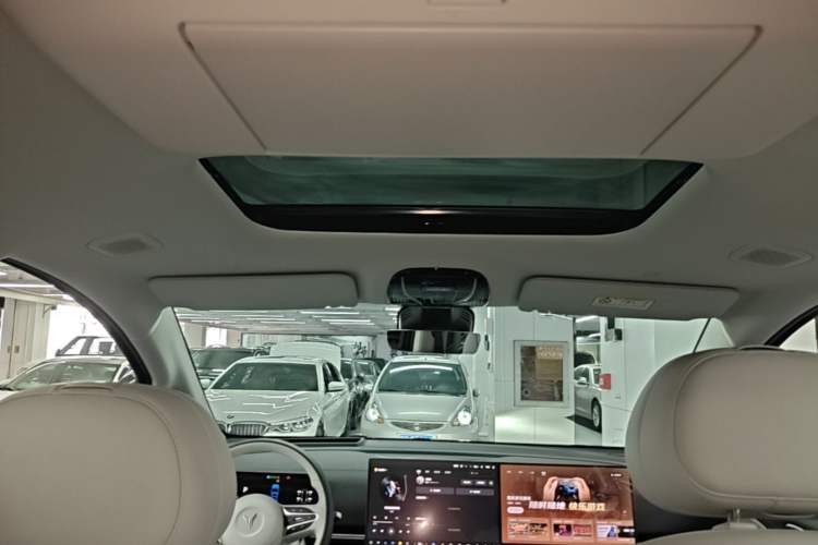 Used VOYAH Dream 2025 PHEV Four-Wheel Drive Prestige Kunpeng Edition Headliner