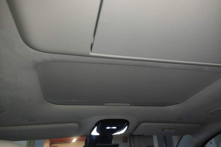 Used VOYAH Dream 2025 PHEV Four-Wheel-Drive Flagship Kunpeng Edition Headliner