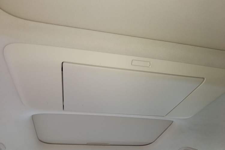 Used VOYAH Dream 2025 PHEV Four-Wheel-Drive Flagship Kunpeng Edition Headliner