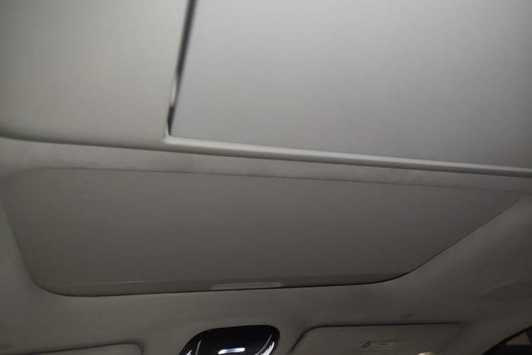 Used VOYAH Dream 2025 PHEV Four-Wheel-Drive Flagship Kunpeng Edition Headliner