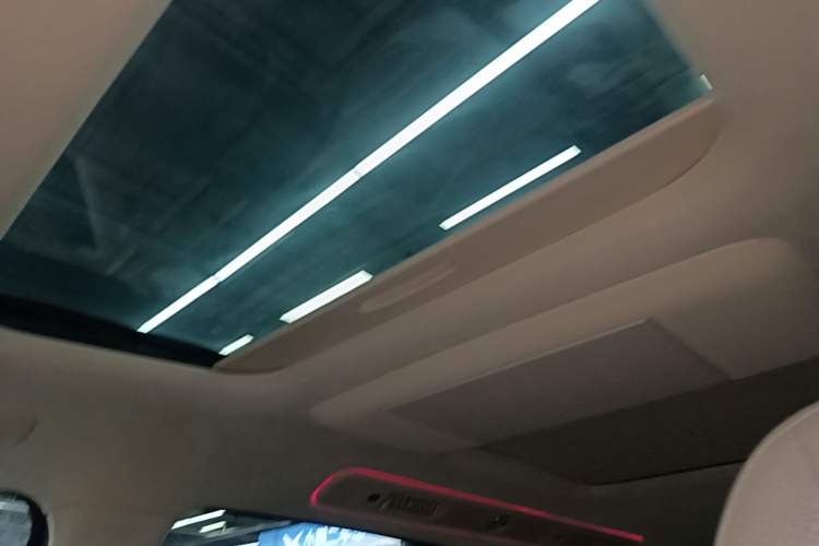 Used VOYAH Dream 2025 PHEV Four-Wheel-Drive Flagship Kunpeng Edition Headliner
