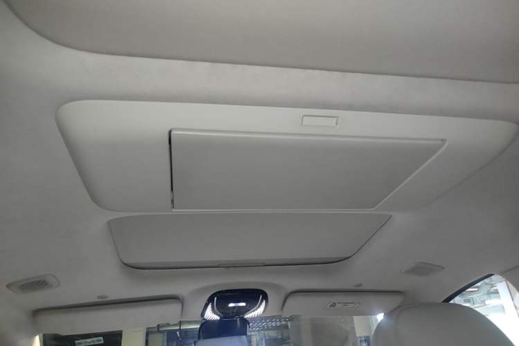 Used VOYAH Dream 2025 PHEV Four-Wheel-Drive Flagship Kunpeng Edition Headliner