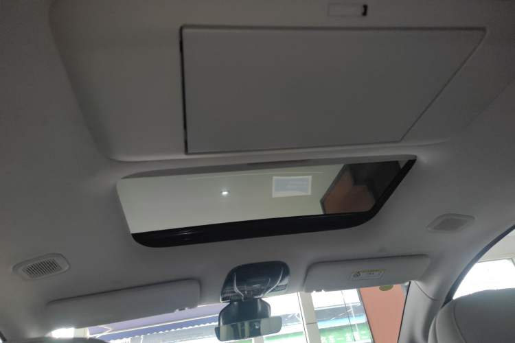 Used VOYAH Dream 2025 PHEV Four-Wheel-Drive Flagship Kunpeng Edition Headliner