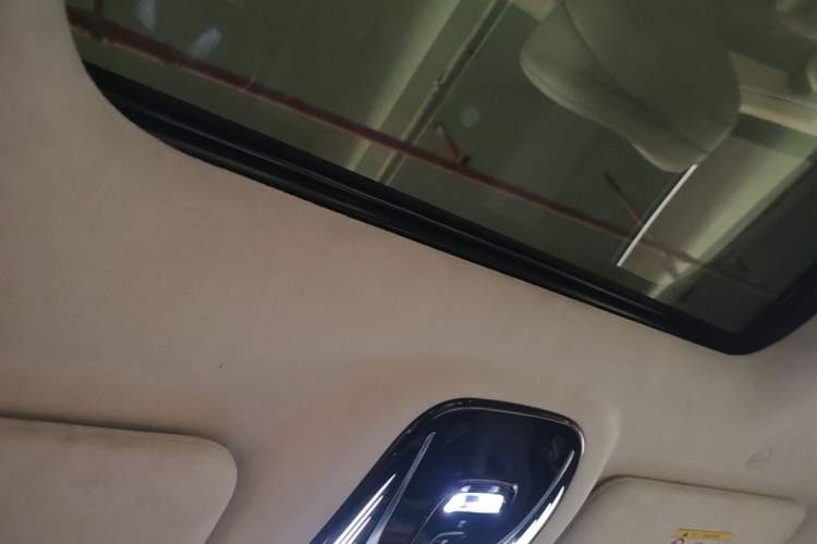 Used VOYAH Dream 2025 PHEV Four-Wheel-Drive Flagship Kunpeng Edition Headliner