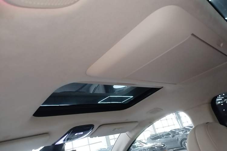 Used VOYAH Dream 2025 PHEV Four-Wheel-Drive Flagship Kunpeng Edition Headliner