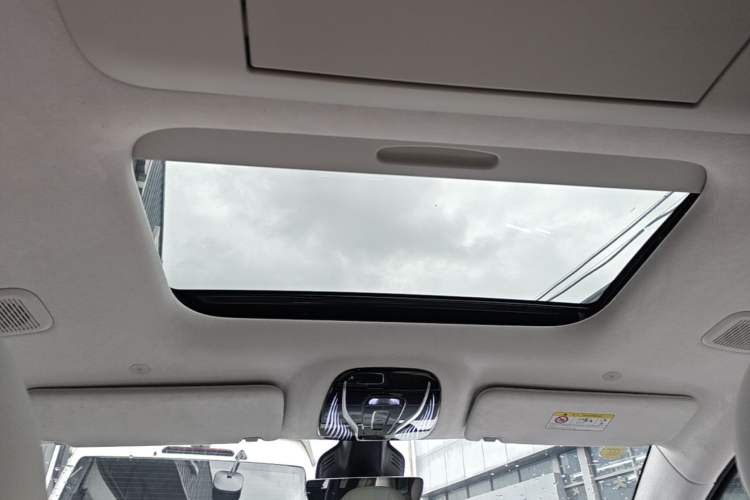 Used VOYAH Dream 2025 PHEV Four-Wheel-Drive Flagship Kunpeng Edition Headliner