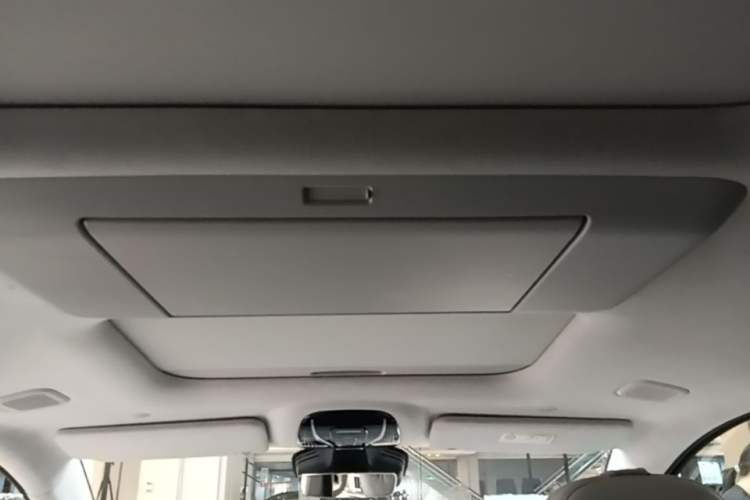 Used VOYAH Dream 2025 PHEV Four-Wheel-Drive Flagship Version – Qiankun Edition Headliner