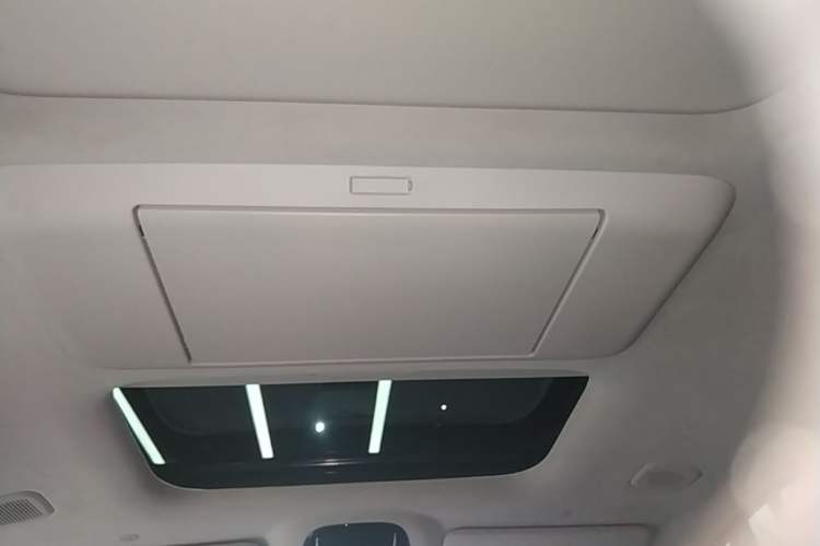 Used VOYAH Dream 2025 PHEV Four-Wheel-Drive Flagship Kunpeng Edition Headliner