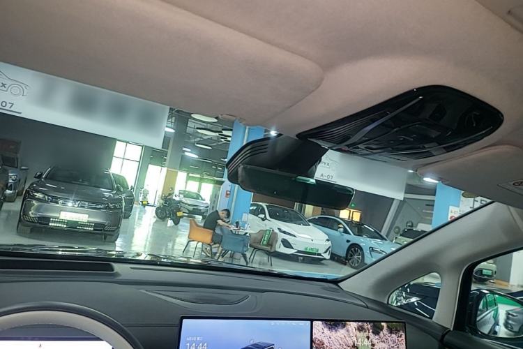 Used VOYAH Dream 2025 PHEV Four-Wheel-Drive Flagship Kunpeng Edition Headliner