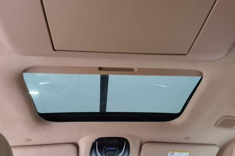 Used VOYAH Dream 2025 PHEV Four-Wheel Drive Prestige Qiankun Edition Headliner