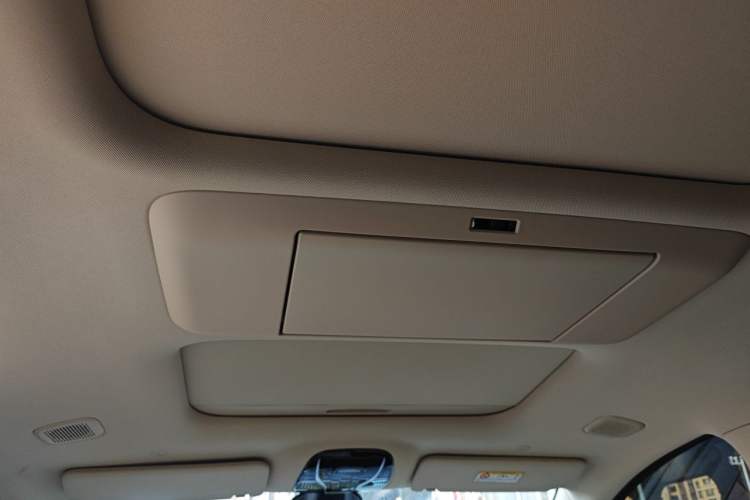 Used VOYAH Dream 2025 PHEV Four-Wheel Drive Prestige Kunpeng Edition Headliner