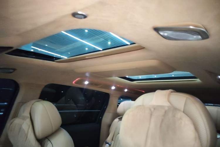 Used VOYAH Dream 2025 PHEV Four-Wheel-Drive Flagship Kunpeng Edition Headliner