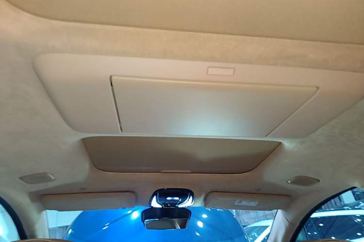 Used VOYAH Dream 2025 PHEV Four-Wheel Drive Prestige Qiankun Edition Headliner