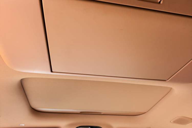 Used VOYAH Dream 2025 EV Four-Wheel Drive Prestige Kunpeng Edition Headliner