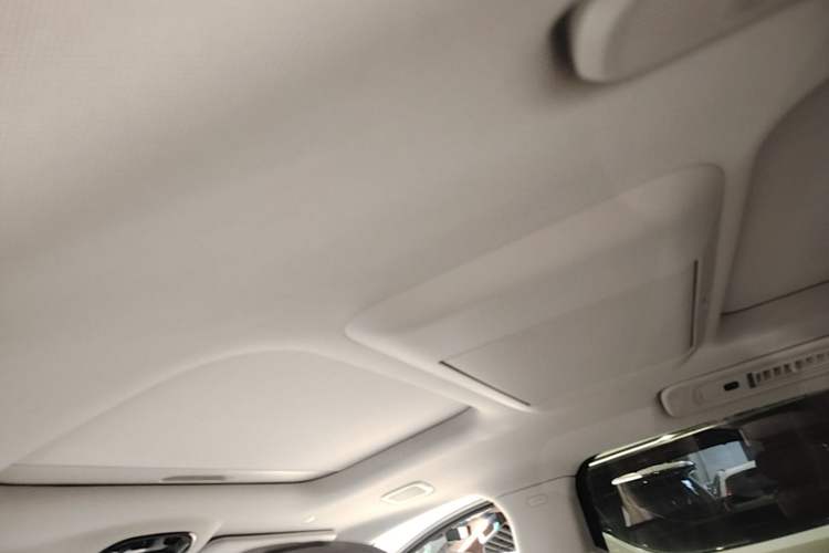 Used VOYAH Dream 2025 PHEV Four-Wheel Drive Prestige Kunpeng Edition Headliner