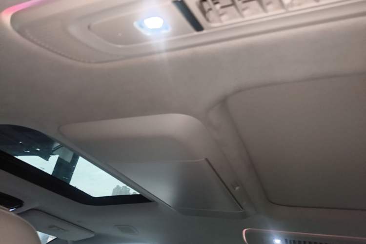 Used VOYAH Dream 2025 PHEV Four-Wheel-Drive Flagship Kunpeng Edition Headliner