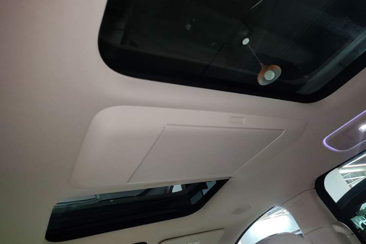 Used VOYAH Dream 2025 PHEV Four-Wheel Drive Prestige Kunpeng Edition Headliner