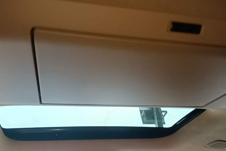 Used VOYAH Dream 2025 PHEV Four-Wheel-Drive Flagship Kunpeng Edition Headliner
