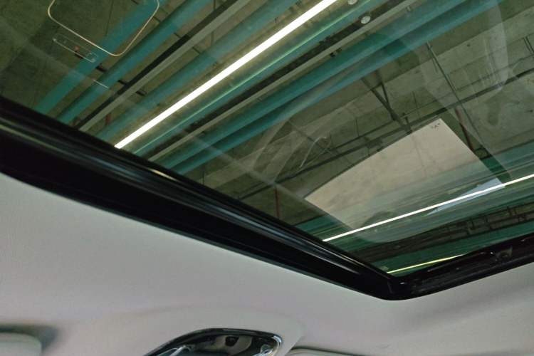 Used VOYAH Dream 2025 PHEV Four-Wheel Drive Prestige Kunpeng Edition Headliner