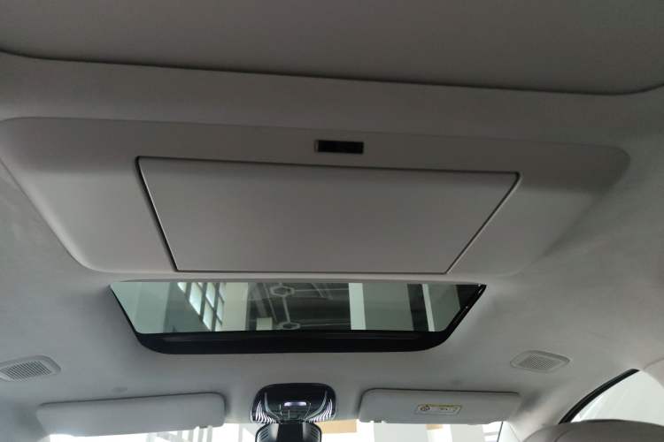 Used VOYAH Dream 2025 PHEV Four-Wheel-Drive Flagship Kunpeng Edition Headliner