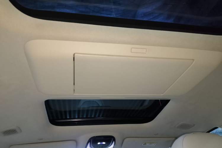 Used VOYAH Dream 2025 PHEV Four-Wheel-Drive Flagship Kunpeng Edition Headliner