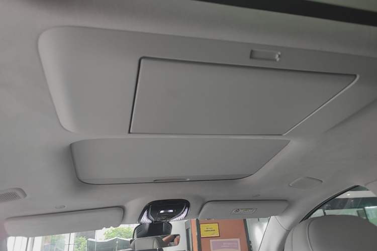 Used VOYAH Dream 2025 PHEV Four-Wheel-Drive Flagship Kunpeng Edition Headliner