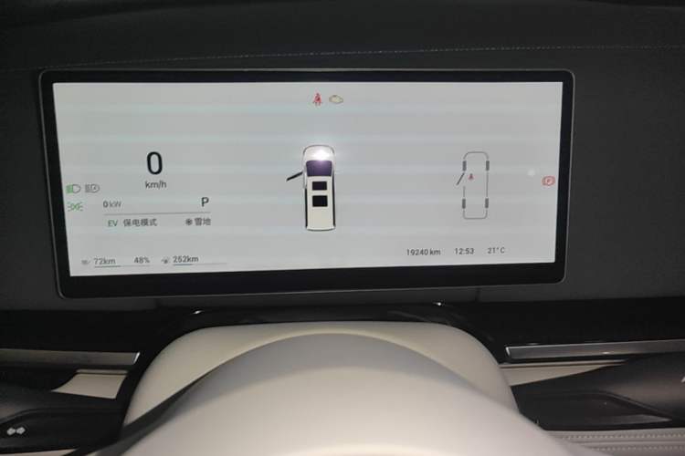 Used VOYAH Dream 2025 PHEV Four-Wheel-Drive Flagship Kunpeng Edition Instrument Cluster
